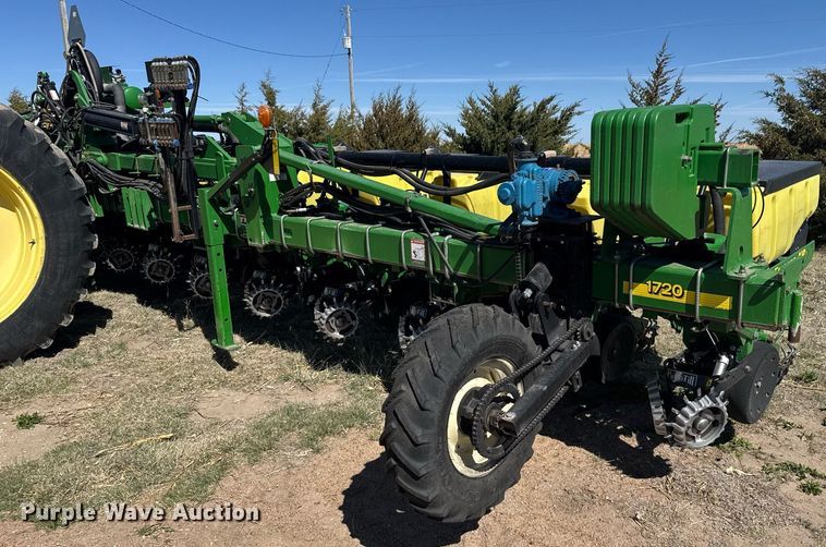 image for item EG6388 John Deere 1720 planter