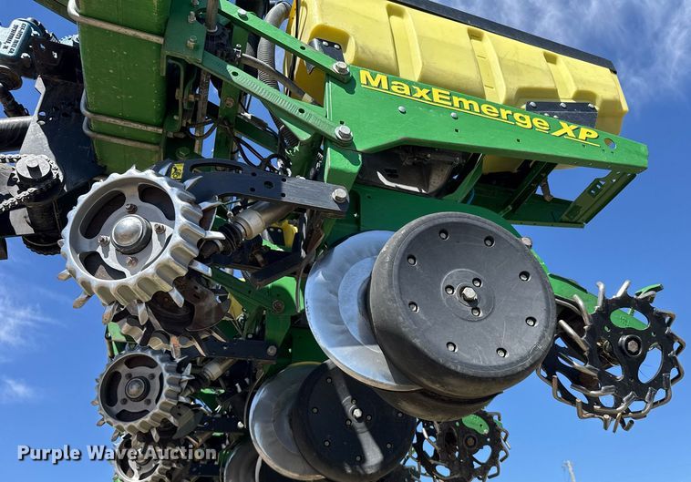 image for item EG6388 John Deere 1720 planter