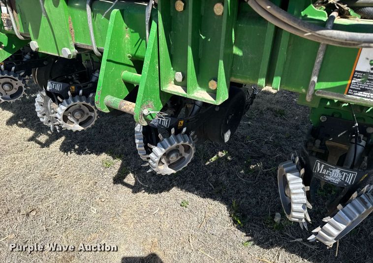 image for item EG6388 John Deere 1720 planter