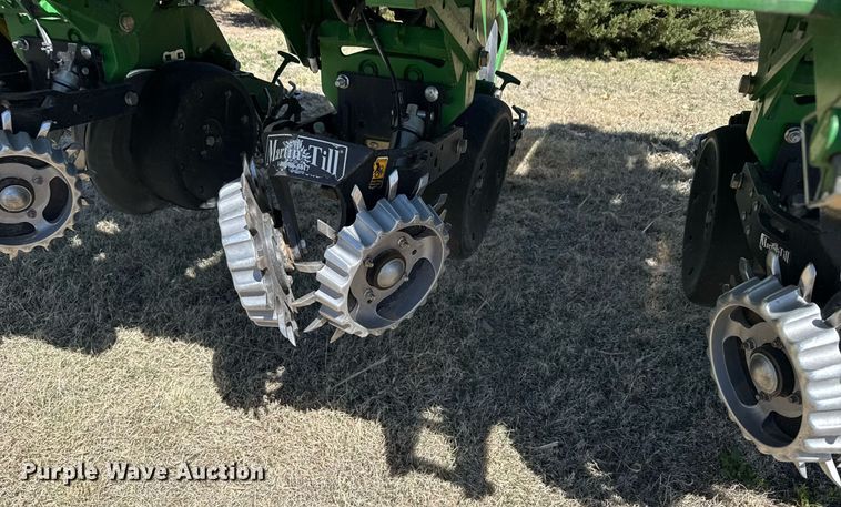 image for item EG6388 John Deere 1720 planter