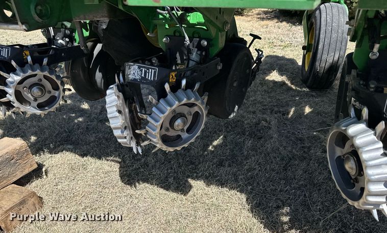 image for item EG6388 John Deere 1720 planter