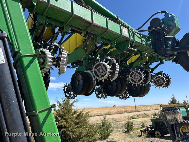 image for item EG6388 John Deere 1720 planter