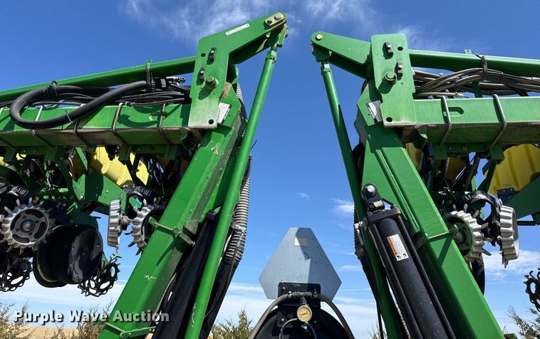 image for item EG6388 John Deere 1720 planter