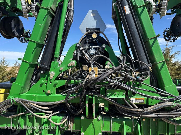 image for item EG6388 John Deere 1720 planter