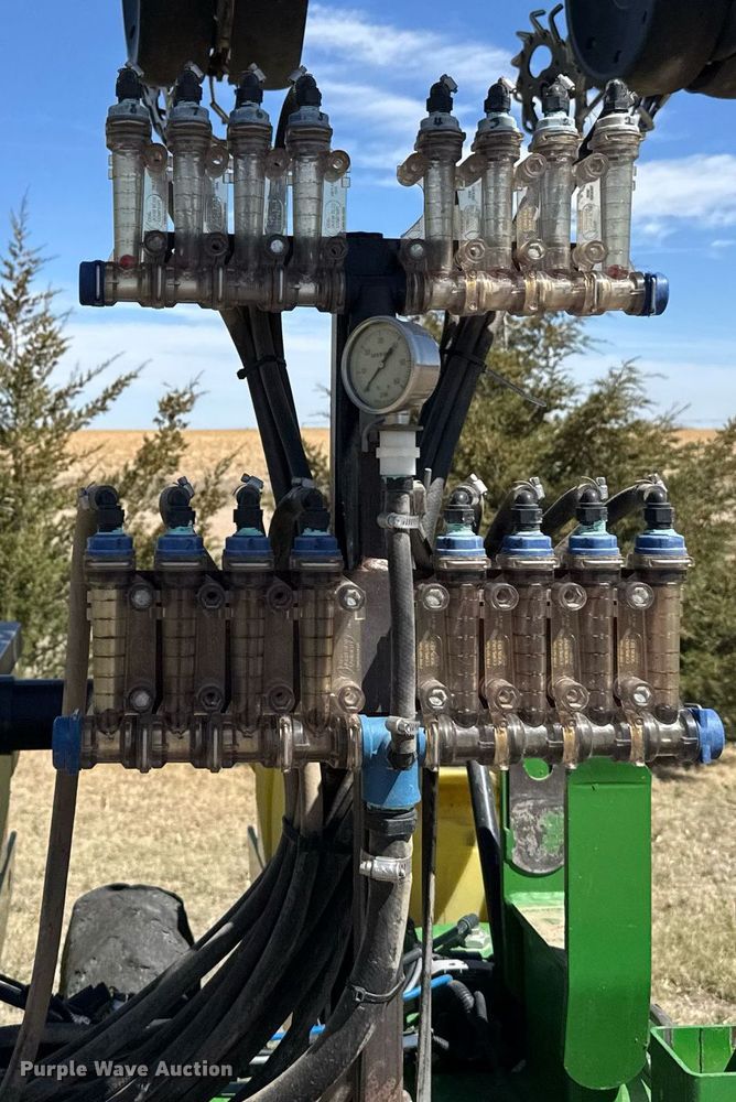 image for item EG6388 John Deere 1720 planter