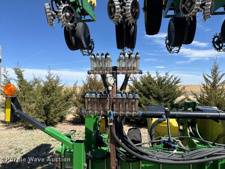 image for item EG6388 John Deere 1720 planter