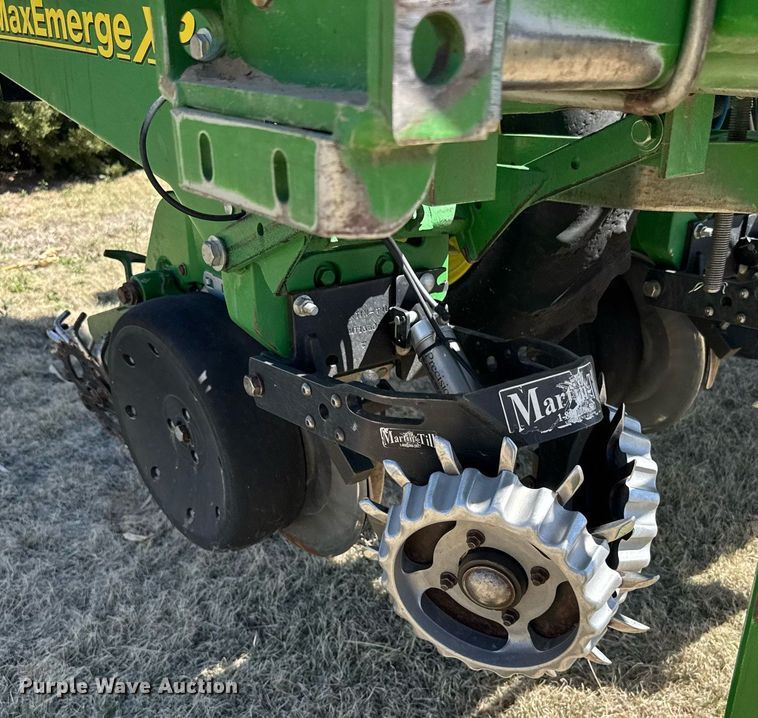 image for item EG6388 John Deere 1720 planter