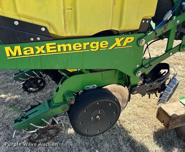 image for item EG6388 John Deere 1720 planter