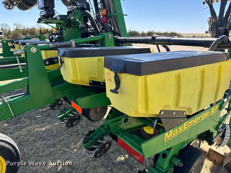 image for item EG6388 John Deere 1720 planter