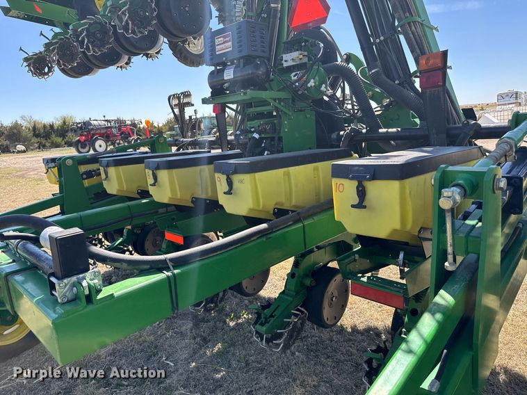 image for item EG6388 John Deere 1720 planter