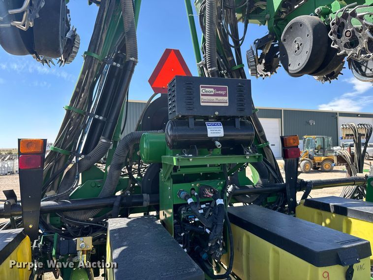 image for item EG6388 John Deere 1720 planter