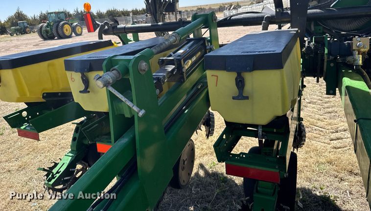 image for item EG6388 John Deere 1720 planter