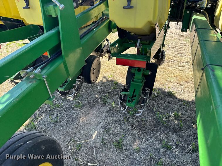 image for item EG6388 John Deere 1720 planter