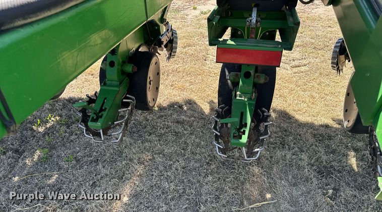 image for item EG6388 John Deere 1720 planter