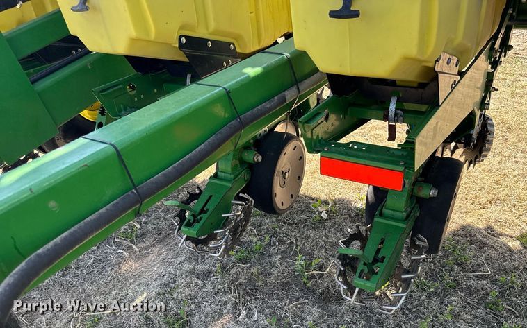 image for item EG6388 John Deere 1720 planter