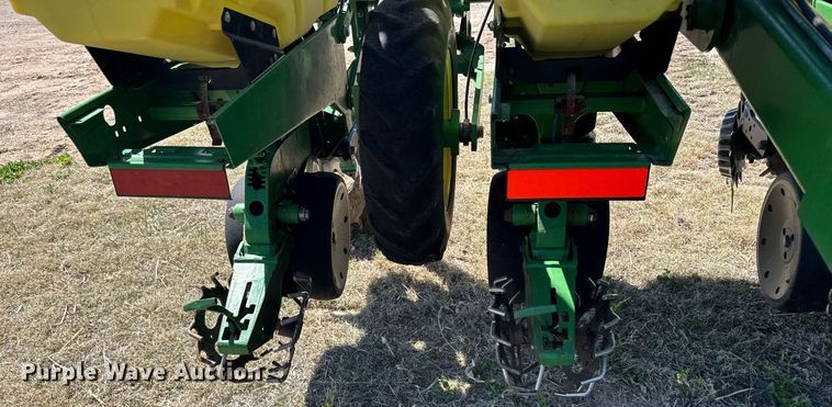 image for item EG6388 John Deere 1720 planter