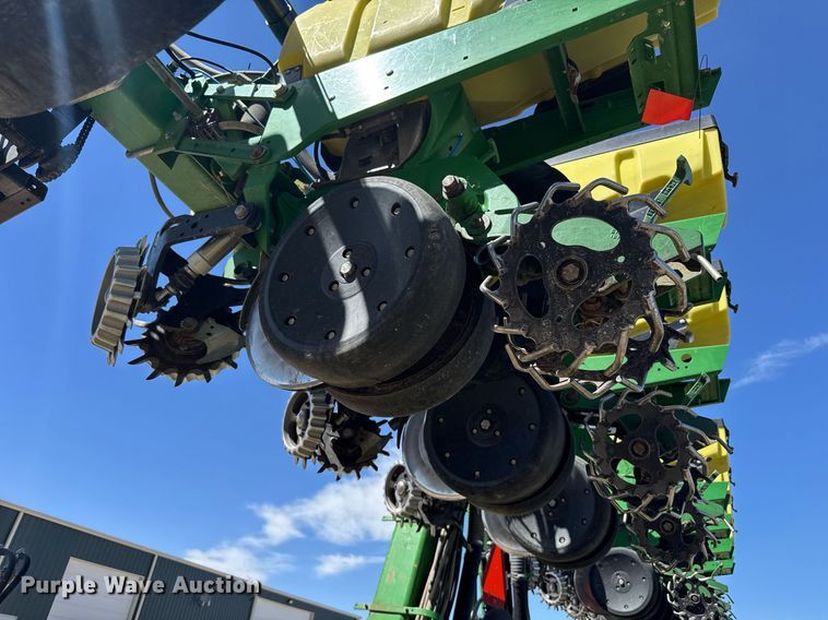 image for item EG6388 John Deere 1720 planter