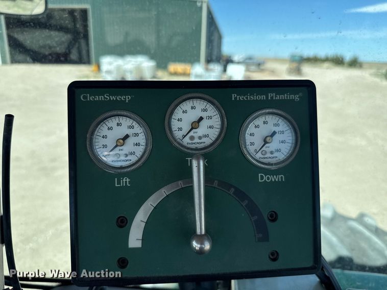 image for item EG6388 John Deere 1720 planter