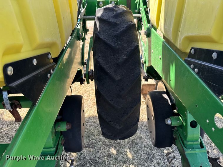 image for item EG6388 John Deere 1720 planter