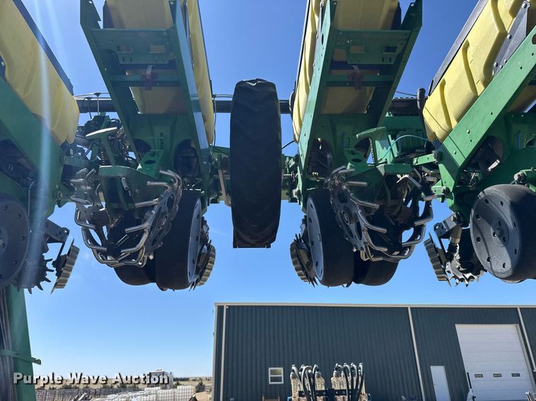 image for item EG6388 John Deere 1720 planter