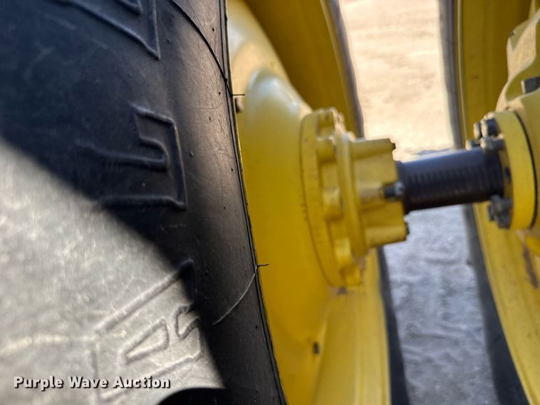 image for item EG6389 2001 John Deere 8410 MFWD tractor