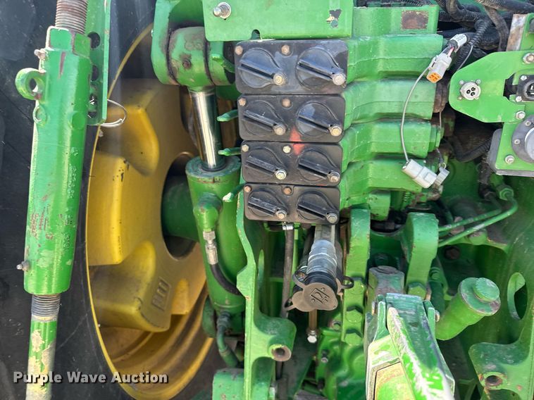 image for item EG6389 2001 John Deere 8410 MFWD tractor
