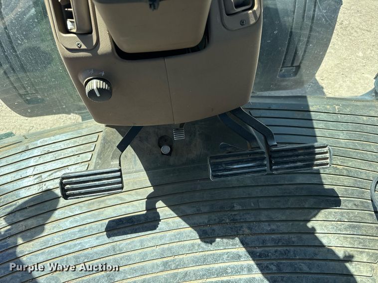 image for item EG6389 2001 John Deere 8410 MFWD tractor