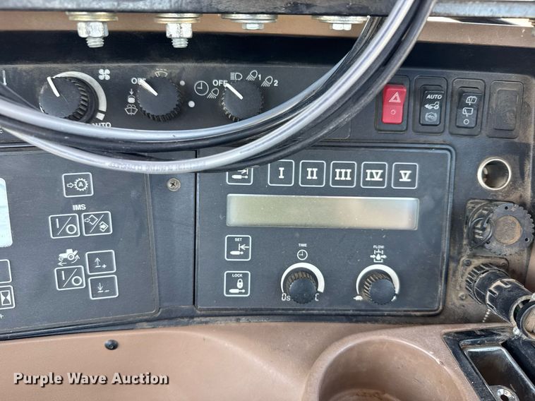 image for item EG6389 2001 John Deere 8410 MFWD tractor