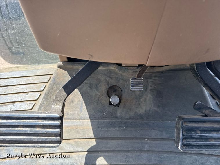 image for item EG6389 2001 John Deere 8410 MFWD tractor