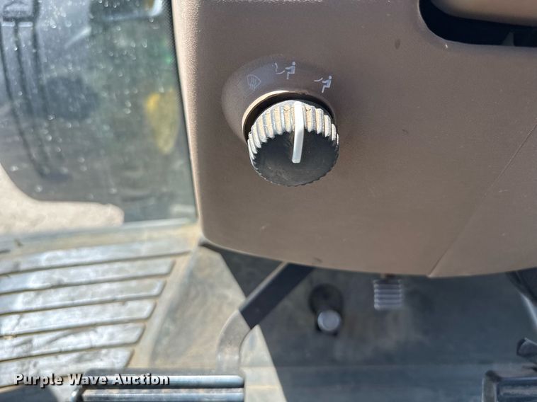 image for item EG6389 2001 John Deere 8410 MFWD tractor