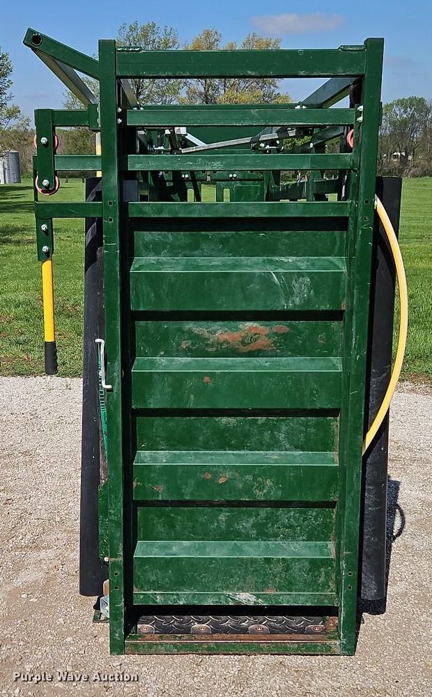 image for item EI8967 ArrowQuip Q-Catch 86 Series livestock chute