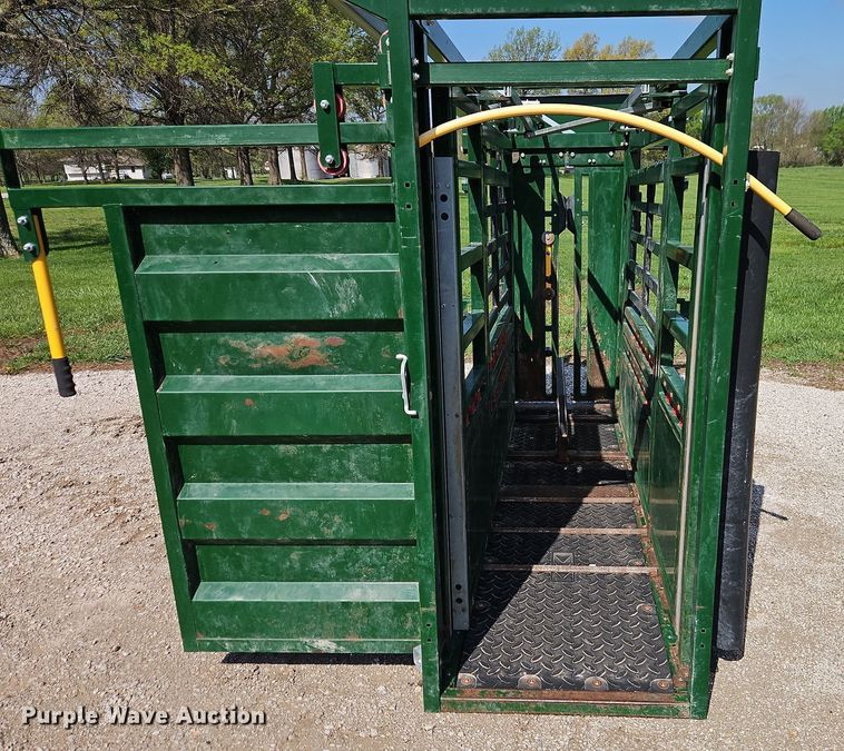 image for item EI8967 ArrowQuip Q-Catch 86 Series livestock chute