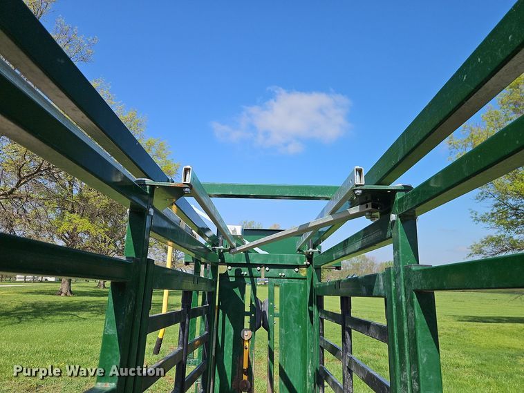 image for item EI8967 ArrowQuip Q-Catch 86 Series livestock chute