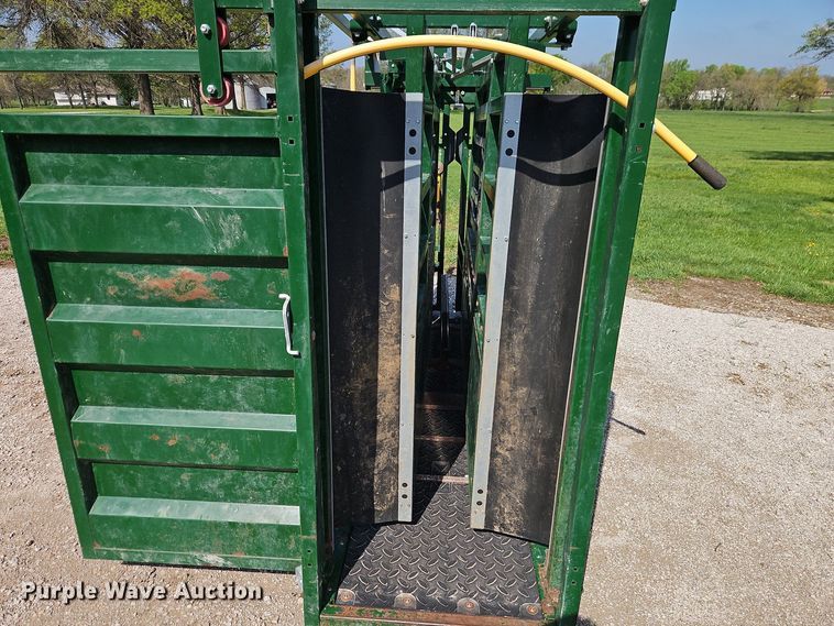 image for item EI8967 ArrowQuip Q-Catch 86 Series livestock chute