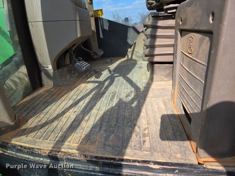 image for item EJ7398 2016 John Deere 9570R Scraper Special 4WD tractor