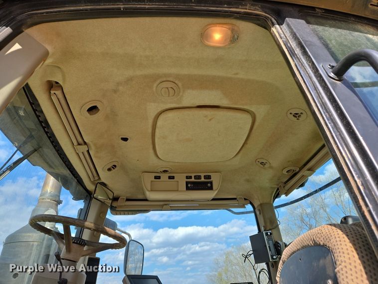 image for item EJ7398 2016 John Deere 9570R Scraper Special 4WD tractor