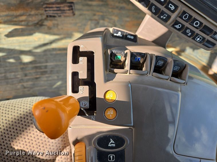 image for item EJ7398 2016 John Deere 9570R Scraper Special 4WD tractor