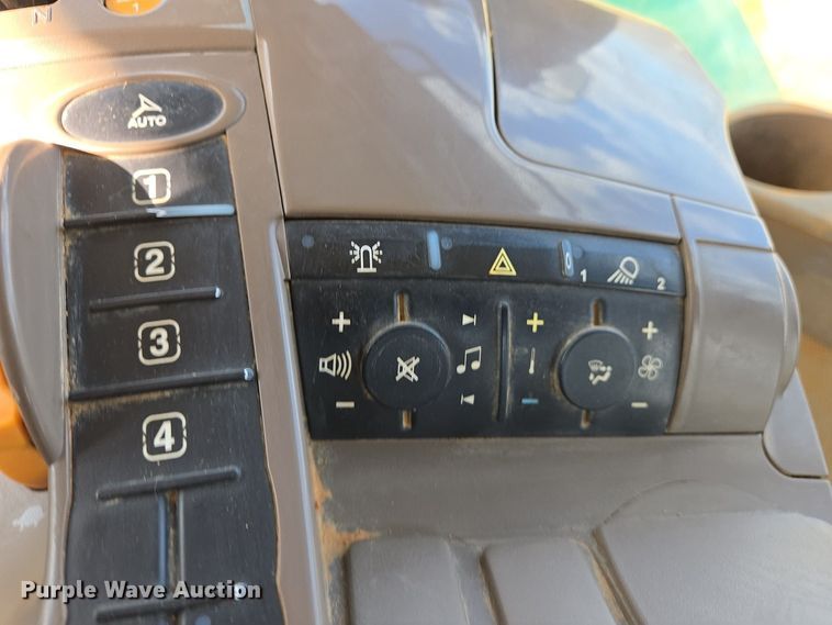 image for item EJ7398 2016 John Deere 9570R Scraper Special 4WD tractor