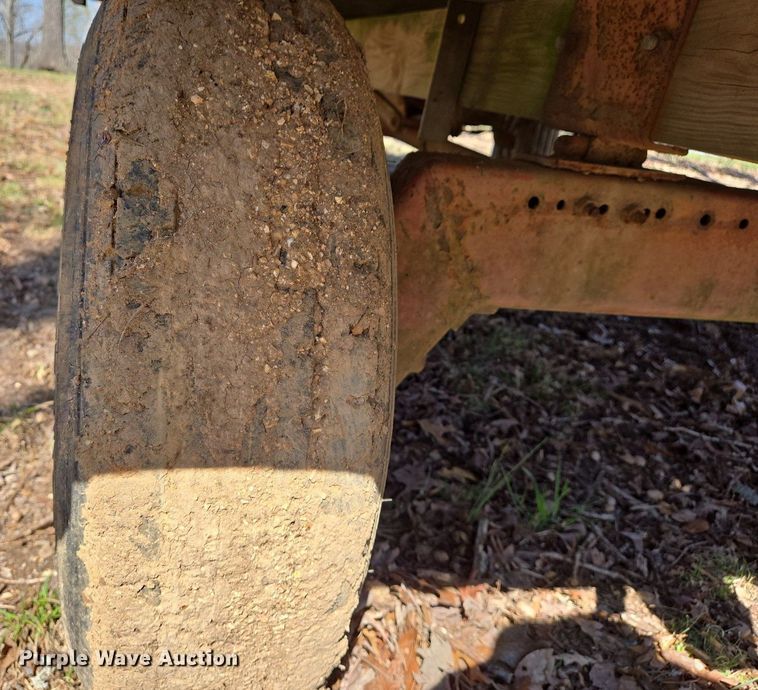 image for item EJ7415 Feed wagon