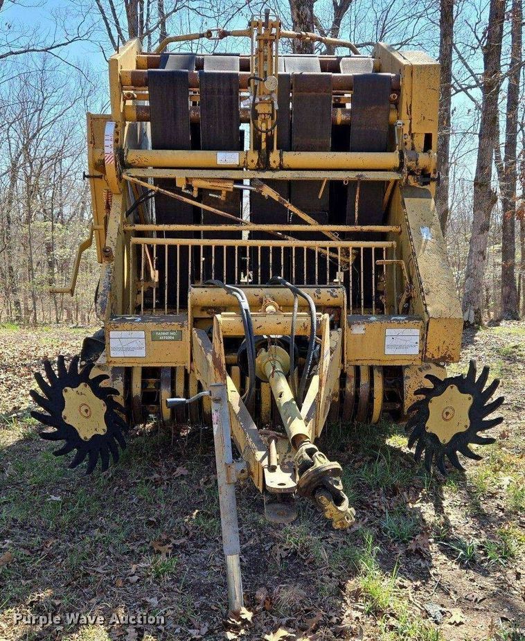 image for item EJ7417 Vermeer 605H round baler