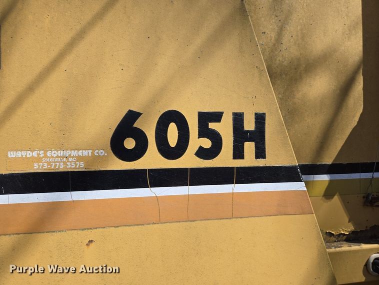 image for item EJ7417 Vermeer 605H round baler