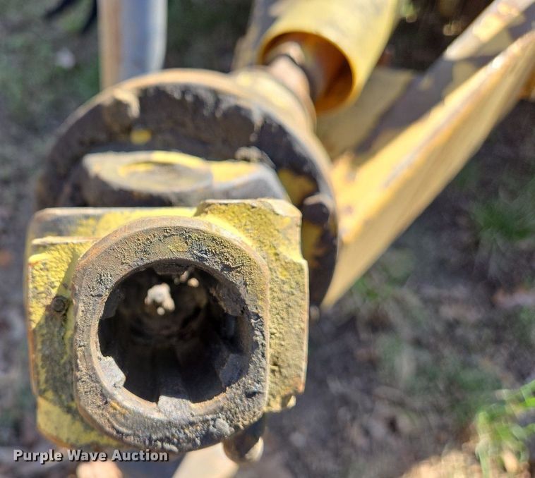 image for item EJ7417 Vermeer 605H round baler