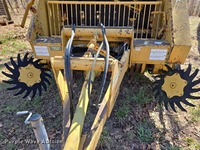 image for item EJ7417 Vermeer 605H round baler