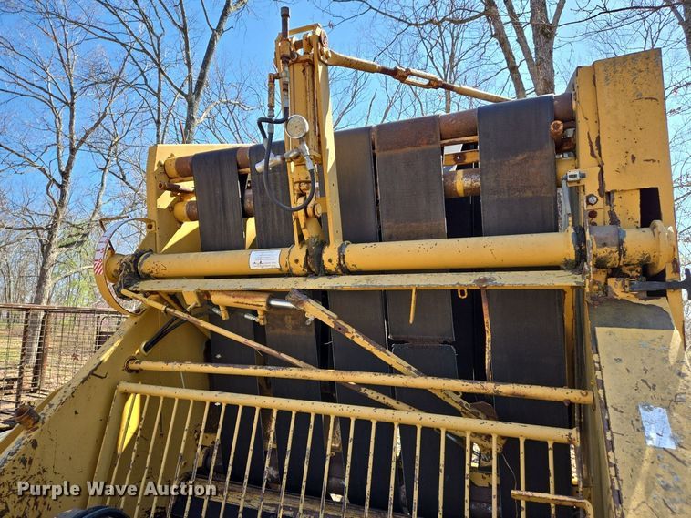 image for item EJ7417 Vermeer 605H round baler