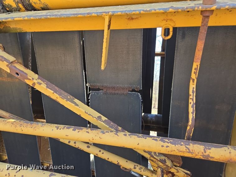 image for item EJ7417 Vermeer 605H round baler