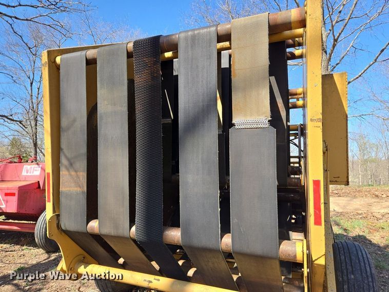 image for item EJ7417 Vermeer 605H round baler