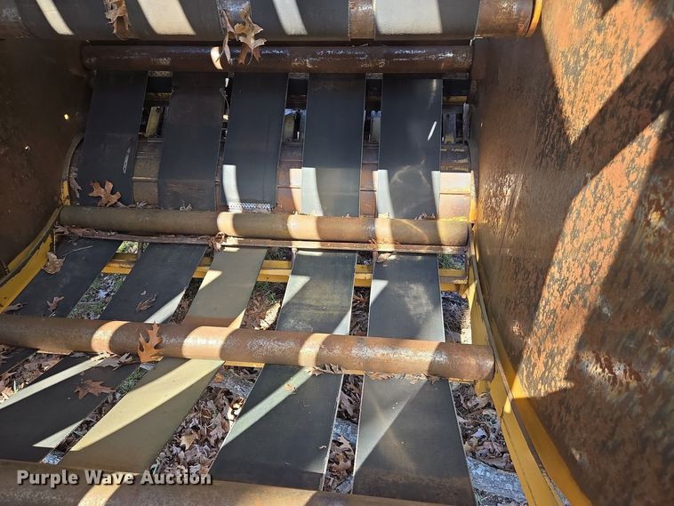 image for item EJ7417 Vermeer 605H round baler