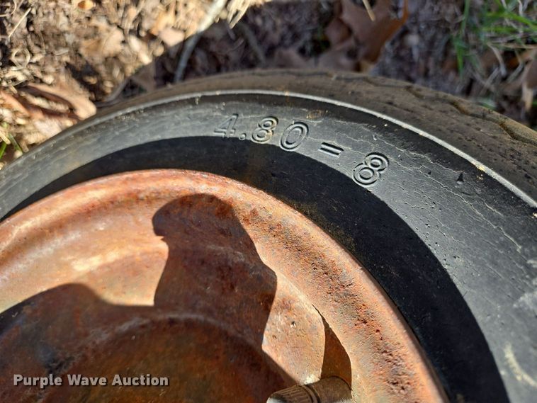 image for item EJ7417 Vermeer 605H round baler