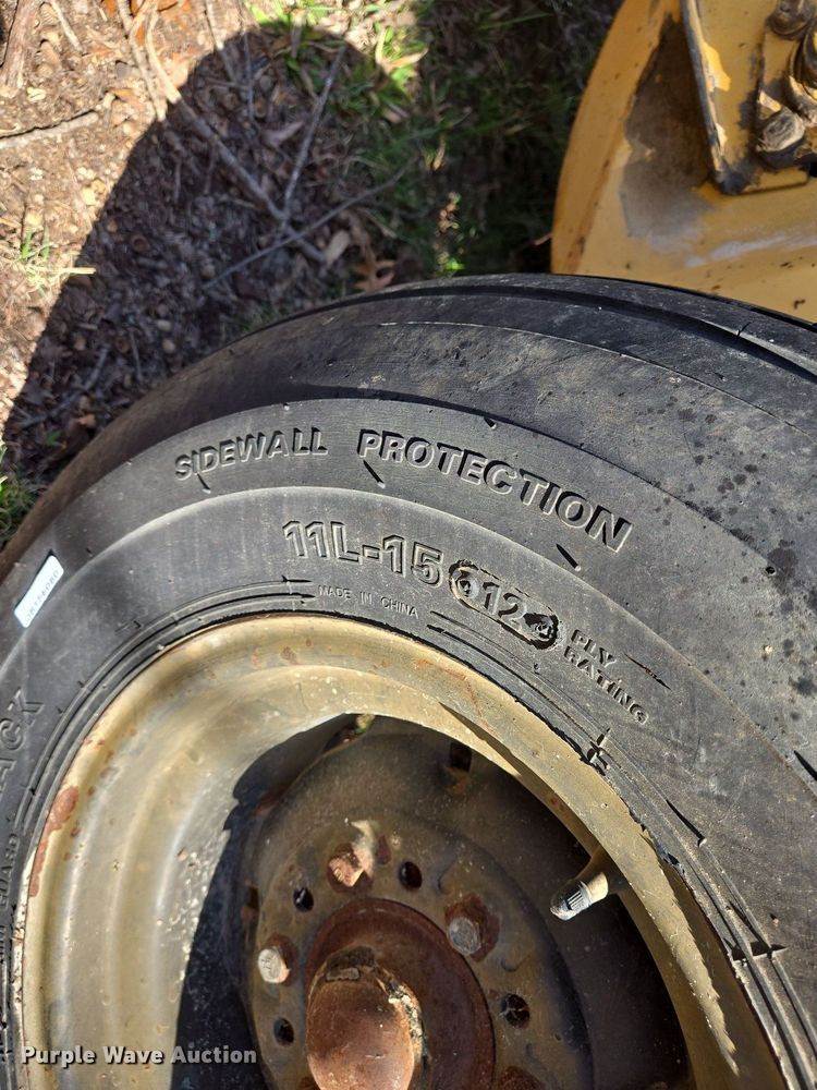 image for item EJ7417 Vermeer 605H round baler