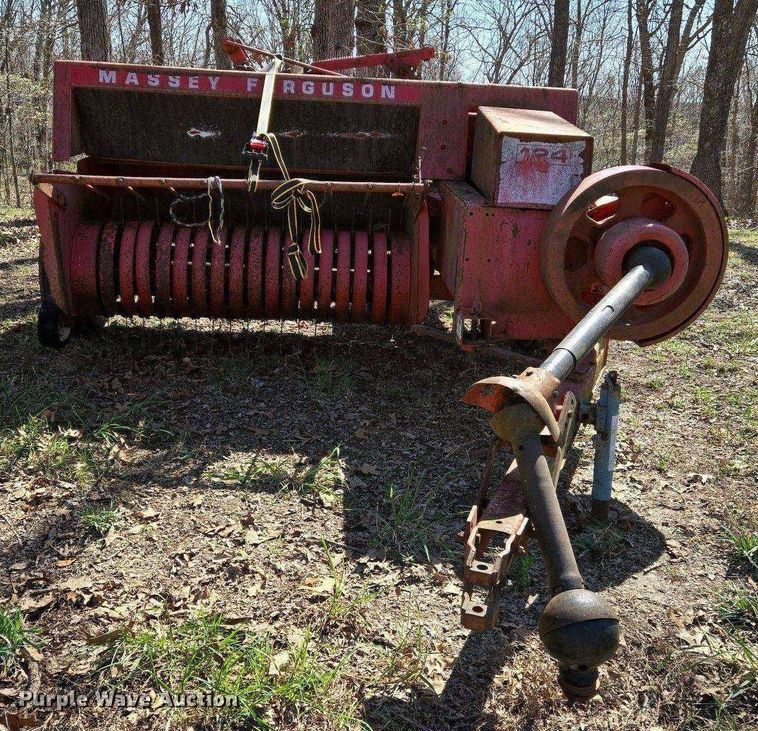 image for item EJ7418 Massey Ferguson 124 small square baler